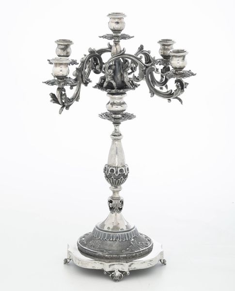 Candelabro a cinque fiamme. Argenteria artistica italiana del XX secolo. Marchio dell'argentiere consunto di difficile lettura  - Asta Argenti e Icone - Associazione Nazionale - Case d'Asta italiane