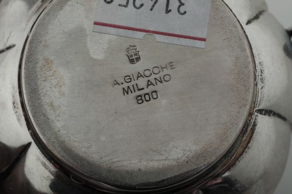 Caffettiera, teiera e lattiera. Argenteria milanese del XX secolo. Argentiere Giacch  - Asta Argenti e Icone - Associazione Nazionale - Case d'Asta italiane