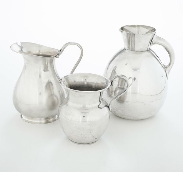 Tre brocche. Argenteria italiana del XX secolo, argentieri differenti  - Asta Argenti e Icone - Associazione Nazionale - Case d'Asta italiane