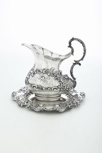 Caraffa con vassoio. Argenteria milanese del XX secolo, argentiere Ottorino Sari  - Asta Argenti e Icone - Associazione Nazionale - Case d'Asta italiane