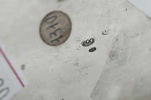 Caraffa con vassoio. Argenteria milanese del XX secolo, argentiere Ottorino Sari  - Asta Argenti e Icone - Associazione Nazionale - Case d'Asta italiane