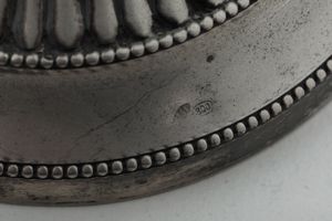 Coppia candelabri. Argenteria italiana del XX secolo, bollo dell'argentiere consunto  - Asta Argenti e Icone - Associazione Nazionale - Case d'Asta italiane