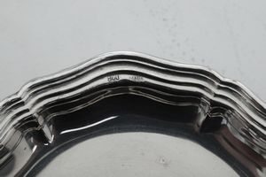 Insieme di sottobicchieri e due sottobottiglia. Argenteria italiana del XX secolo  - Asta Argenti e Icone - Associazione Nazionale - Case d'Asta italiane