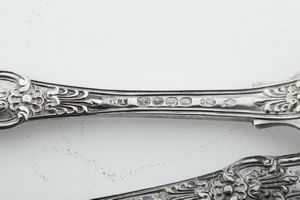 Lotto di posate. Londra 1834, argentieri WT entro rettangolo (William Tanner, W. Troby, W. Traies..) e marchi di ricontrollo per Torino del XIX secolo  - Asta Argenti e Icone - Associazione Nazionale - Case d'Asta italiane