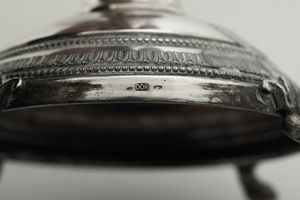 Coppia di candelabri a 4 luci. Argenteria italiana del XX secolo, argentiere Cesa, Alessandria  - Asta Argenti e Icone - Associazione Nazionale - Case d'Asta italiane