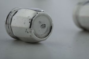 Dodici saliere e pepiere. Argenteria italiana del XX secolo  - Asta Argenti e Icone - Associazione Nazionale - Case d'Asta italiane