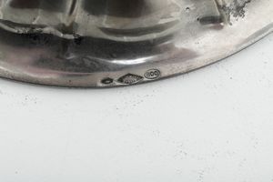 Coppia di candelabri. Argenteria milanese del XX secolo per gioielleria Cipollina Genova  - Asta Argenti e Icone - Associazione Nazionale - Case d'Asta italiane