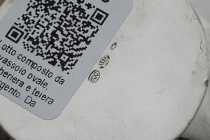 Lotto composto da vassoio ovale, zuccheriera e teiera. Argenteria italiana del XX secolo, argentieri differenti  - Asta Argenti e Icone - Associazione Nazionale - Case d'Asta italiane