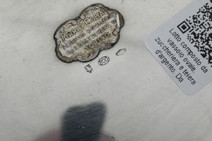 Lotto composto da vassoio ovale, zuccheriera e teiera. Argenteria italiana del XX secolo, argentieri differenti  - Asta Argenti e Icone - Associazione Nazionale - Case d'Asta italiane