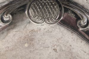 Vassoio biansato. Argenteria siciliana del XX secolo, argentiere Eugenio Stancampiano, Palermo  - Asta Argenti e Icone - Associazione Nazionale - Case d'Asta italiane