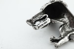 Lotto composto di 2 vasetti, 3 scatoline, una lente, un porta biglietti da visita, 2 cucchiaini e altri 5 oggetti. Varie manifatture italiane ed estere del XX secolo  - Asta Argenti e Icone - Associazione Nazionale - Case d'Asta italiane