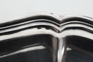 Due piatti. Argenteria italiana del XX secolo, argentieri differenti  - Asta Argenti e Icone - Associazione Nazionale - Case d'Asta italiane