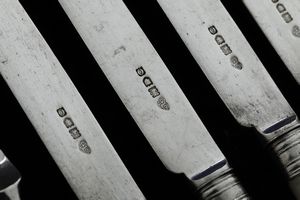 Servizio da dolce. Londra 1909, Goldsmiths and Silversmiths Company Ltd.  - Asta Argenti e Icone - Associazione Nazionale - Case d'Asta italiane