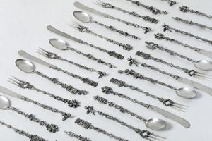 Servizio di posate da dolce. Argenteria artistica italiana del XX secolo  - Asta Argenti e Icone - Associazione Nazionale - Case d'Asta italiane