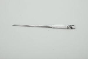 Tagliacarte e due porta oggetti da scrivania. Germania XX secolo  - Asta Argenti e Icone - Associazione Nazionale - Case d'Asta italiane