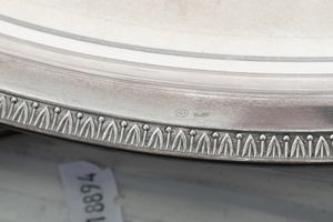 Due vassoi con manici uno ovale uno rettangolare. Argenteria italiana del XX secolo  - Asta Argenti e Icone - Associazione Nazionale - Case d'Asta italiane