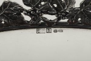 Vassoio. Argenteria milanese del XX secolo, argentiere Messulam  - Asta Argenti e Icone - Associazione Nazionale - Case d'Asta italiane