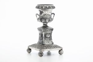 Vaso portapalme. Argenteria artistica del XX secolo. Nei modi dell'argenteria ottocentesca  - Asta Argenti e Icone - Associazione Nazionale - Case d'Asta italiane