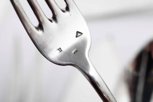 Servizio di posate in argento. Europa centrale (Ungheria?), XX secolo. Argentiere V.J.  - Asta Argenti e Icone - Associazione Nazionale - Case d'Asta italiane