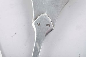 Servizio di posate in argento. Europa centrale (Ungheria?), XX secolo. Argentiere V.J.  - Asta Argenti e Icone - Associazione Nazionale - Case d'Asta italiane