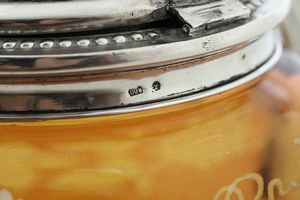 Biscottiera in argento e vetro molato. Argenteria italiana o tedesca del XX secolo  - Asta Argenti e Icone - Associazione Nazionale - Case d'Asta italiane