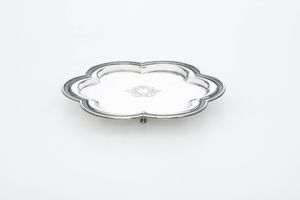 Piatto. Argenteria milanese del XX secolo, argentiere F.lli Cacchione per Ventrella, Roma  - Asta Argenti e Icone - Associazione Nazionale - Case d'Asta italiane