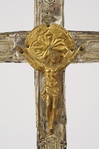 Crocifisso in metallo argentato. XIX secolo  - Asta Argenti e Icone - Associazione Nazionale - Case d'Asta italiane