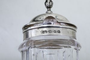 Servizio composto da 5 bottigliette da condimento in vetro (una con coperchio di argento)  - Asta Argenti e Icone - Associazione Nazionale - Case d'Asta italiane