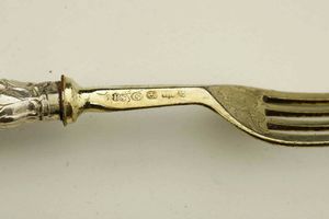 Servizio di posate da dolce in metallo argentato e dorato. Manifattura del XX secolo  - Asta Argenti e Icone - Associazione Nazionale - Case d'Asta italiane