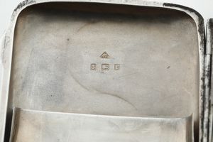 Insieme di tre portarigarette  - Asta Argenti e Icone - Associazione Nazionale - Case d'Asta italiane