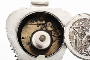 Orologio da tavolo con cassa in argento, movimento firmato e datato 1870. Inghilterra, seconda met XIX secolo  - Asta Argenti e Icone - Associazione Nazionale - Case d'Asta italiane