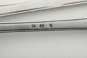 Due mestoli. Torino, primo quarto del XIX secolo. Argentieri Giuseppe Col (1814-1824) e Carlo Balbino (1798-1824)  - Asta Argenti e Icone - Associazione Nazionale - Case d'Asta italiane