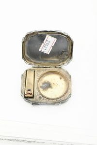 Tre scatole una fibbia ed una ciotola. Differenti manifatture europee ed orientali del XIX-XX secolo  - Asta Argenti e Icone - Associazione Nazionale - Case d'Asta italiane