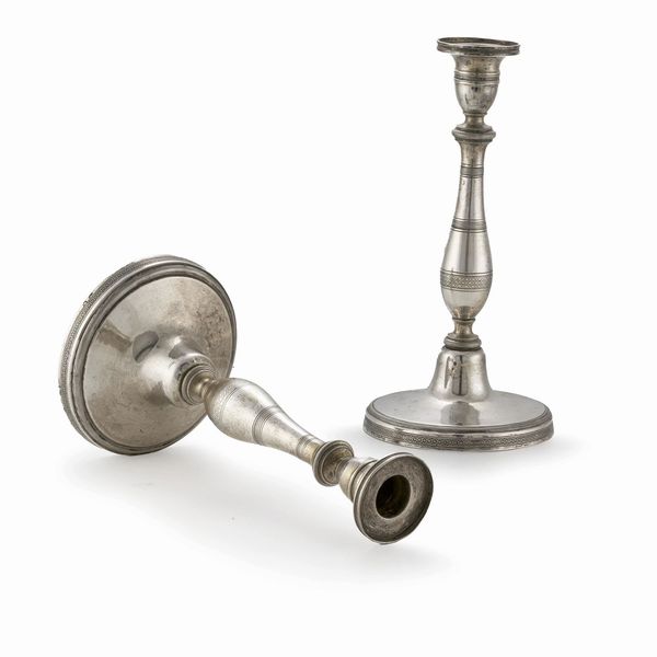 COPPIA DI CANDELIERI, NAPOLI, SECOLO XIX  - Asta Argenti italiani ed europei - Associazione Nazionale - Case d'Asta italiane