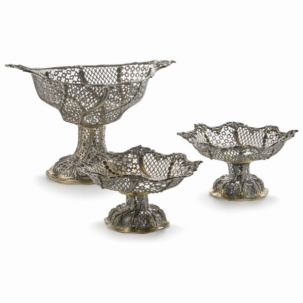 TRE ALZATE CENTROTAVOLA, LONDRA 1862, ARGENTIERE GEORGE FOX  - Asta Argenti italiani ed europei - Associazione Nazionale - Case d'Asta italiane