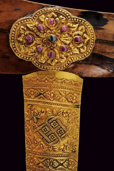 Straordinario kris con fornimenti in oro, argento e pietre dure  - Asta Rare Armi Antiche e Militaria da Tutto il Mondo - Associazione Nazionale - Case d'Asta italiane