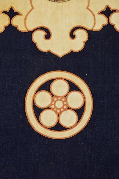 Lotto di cinque grembiuli da pompiere con vari mon  - Asta Rare Armi Antiche e Militaria da Tutto il Mondo - Associazione Nazionale - Case d'Asta italiane