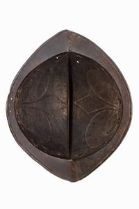 Morione bianconero  - Asta Rare Armi Antiche e Militaria da Tutto il Mondo - Associazione Nazionale - Case d'Asta italiane