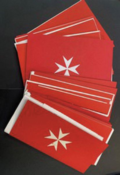 1990/2001 - Sovrano Militare Ordine di Malta - 26 cartoncini contenenti molti francobolli o foglietti prime emissioni del periodo, molti con le prove di colore, con lettera ufficiale delle Poste Magistrali e la tiratura delle varie prove e le caratteristiche tecniche sui dpliants esplicativi.  - Asta Filatelia e Storia Postale - Associazione Nazionale - Case d'Asta italiane