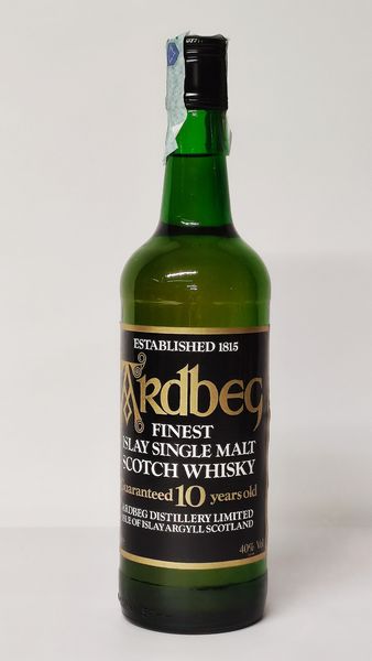 Ardbeg 10 Years Old, Islay Single Malt Scotch Whisky  - Asta Wine and Spirit for Christmas - Associazione Nazionale - Case d'Asta italiane