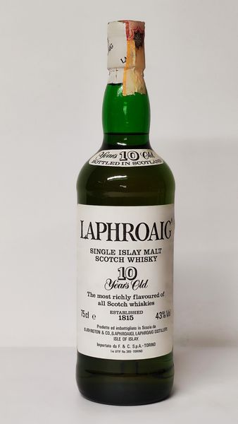 Laphroaig 10 Years Old, Single Islay Malt Scotch Whisky  - Asta Wine and Spirit for Christmas - Associazione Nazionale - Case d'Asta italiane