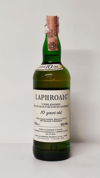 Laphroaig 10 Years Old, Unblended Single Malt Scotch Whisky  - Asta Wine and Spirit for Christmas - Associazione Nazionale - Case d'Asta italiane