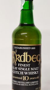 Ardbeg 10 Years Old, Islay Single Malt Scotch Whisky  - Asta Wine and Spirit for Christmas - Associazione Nazionale - Case d'Asta italiane