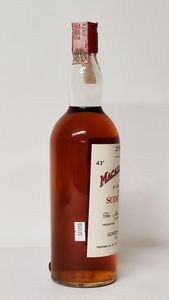 Macallan-Glenlivet 25 Years Old, Pure Highland Malt Scotch Whisky  - Asta Wine and Spirit for Christmas - Associazione Nazionale - Case d'Asta italiane