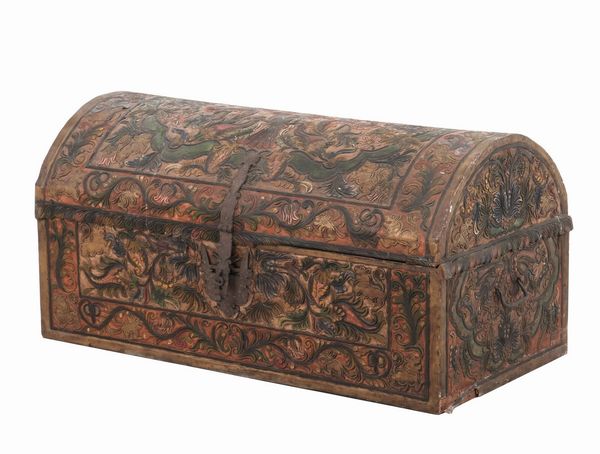 Raro baule rivestito in cuoio lavorato e dipinto  - Asta Antiquariato - Associazione Nazionale - Case d'Asta italiane