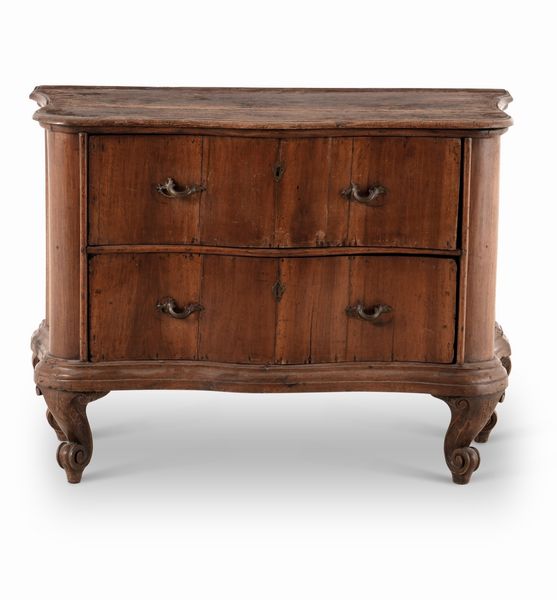 Cassettone in noce. XVIII secolo  - Asta Antiquariato - Associazione Nazionale - Case d'Asta italiane