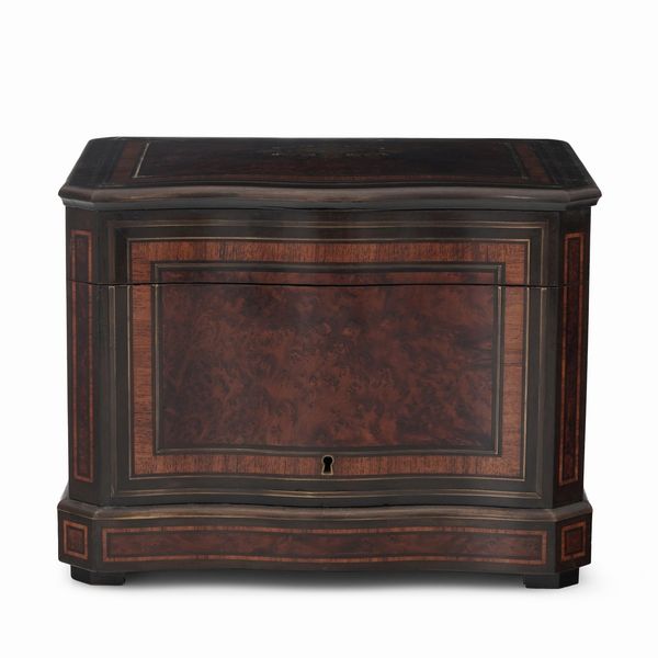 Set da liquore in custodia in legno, XIX secolo  - Asta Antiquariato - Associazione Nazionale - Case d'Asta italiane