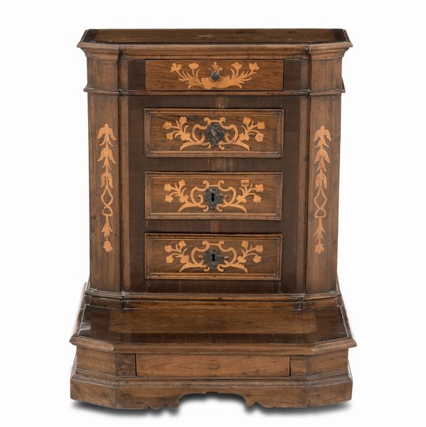 Inginocchiatoio in legno intarsiato. XVIII secolo  - Asta Antiquariato - Associazione Nazionale - Case d'Asta italiane