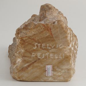 Scultura in pietra donna sdraiata firmata Stelvio Pestelli  - Asta Antiquariato - Associazione Nazionale - Case d'Asta italiane