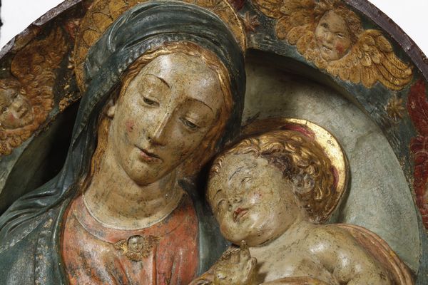Benedetto da Maiano : Firenze, seconda met del XV secolo Importante rilievo raffigurante Madonna con Bambino e cherubini  - Asta Scultura e Oggetti d'Arte - Associazione Nazionale - Case d'Asta italiane